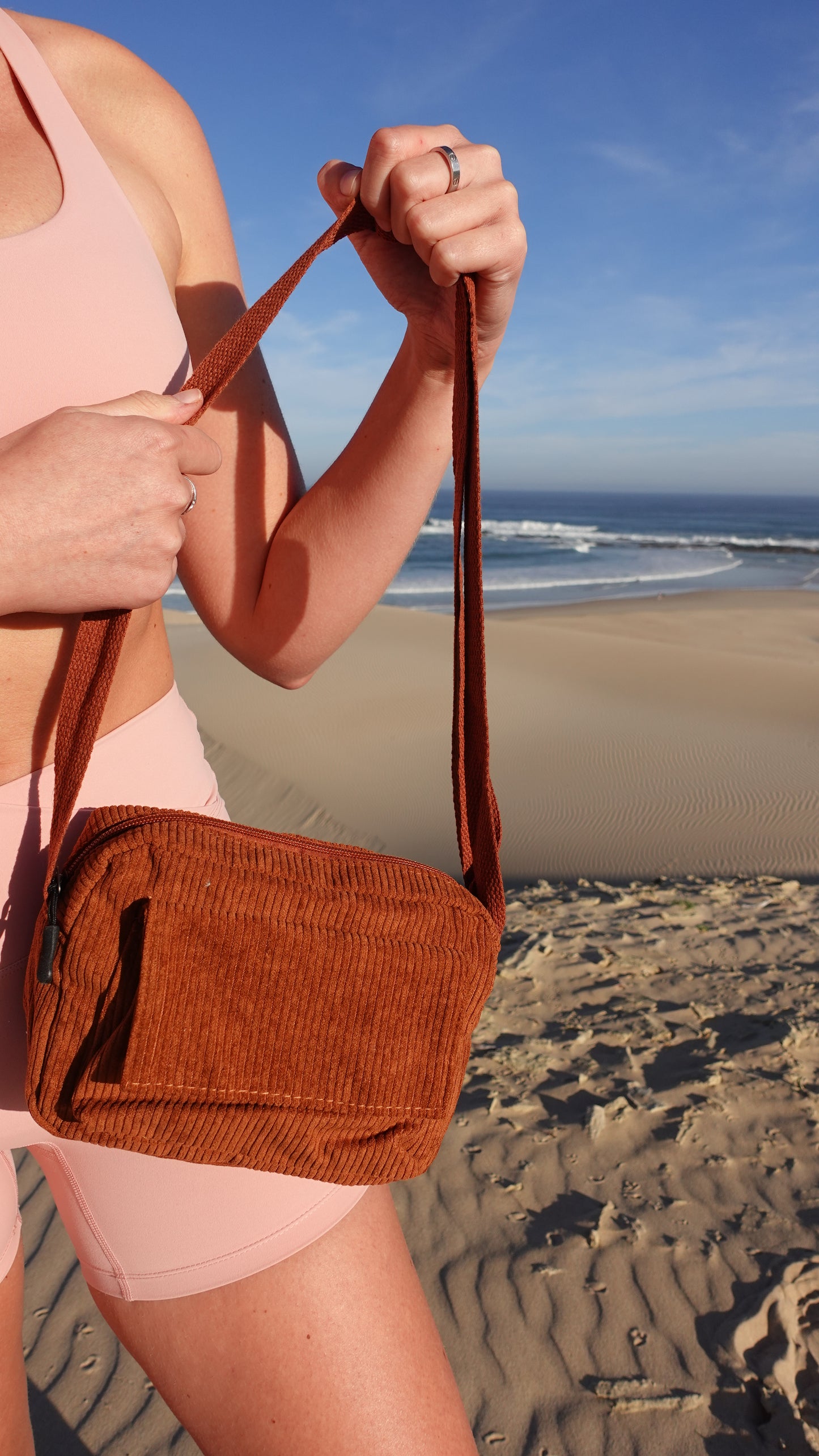 MOROCCAN TAN CORDERUOY SLINGBAG