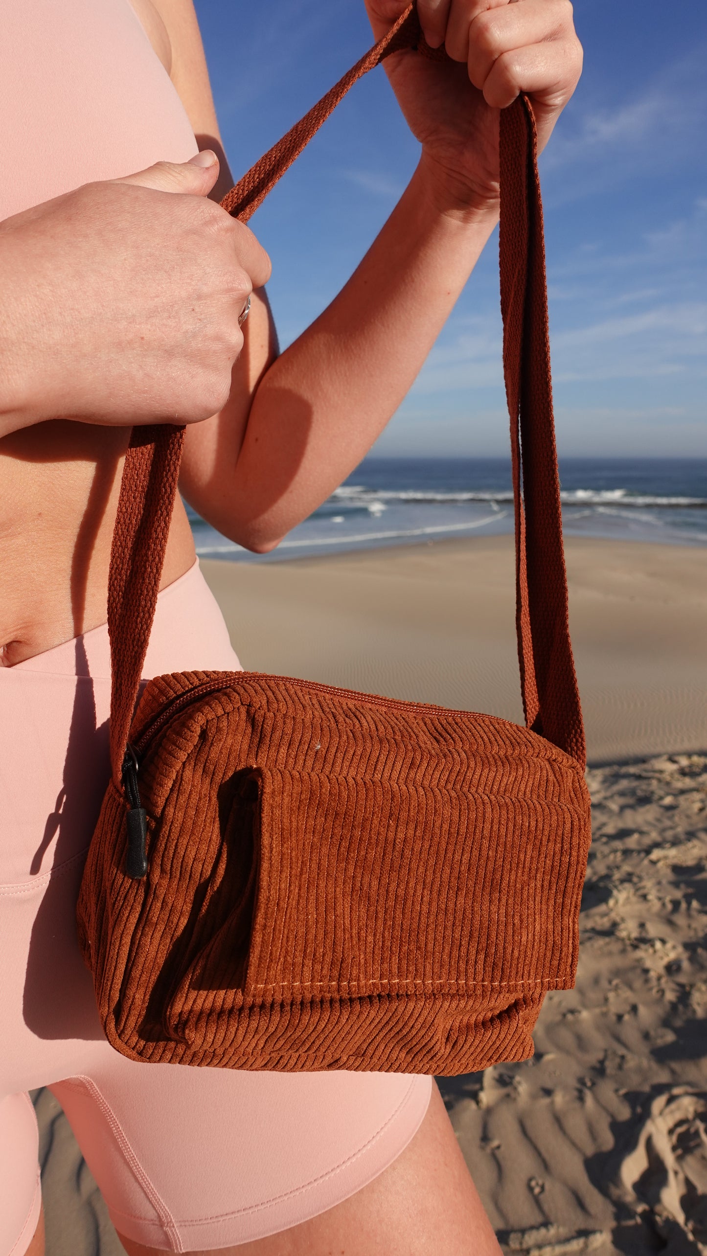 MOROCCAN TAN CORDERUOY SLINGBAG