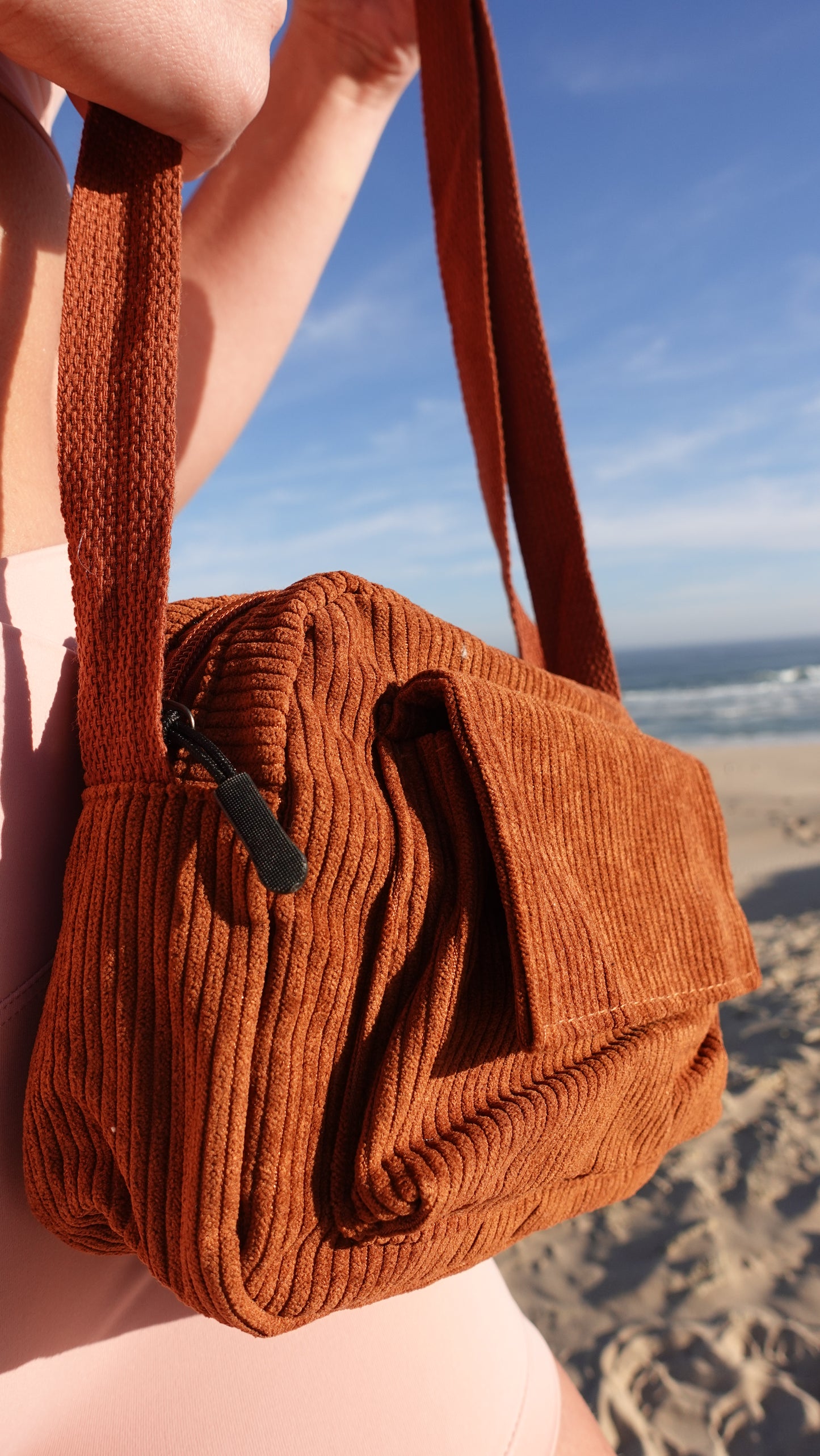 MOROCCAN TAN CORDERUOY SLINGBAG