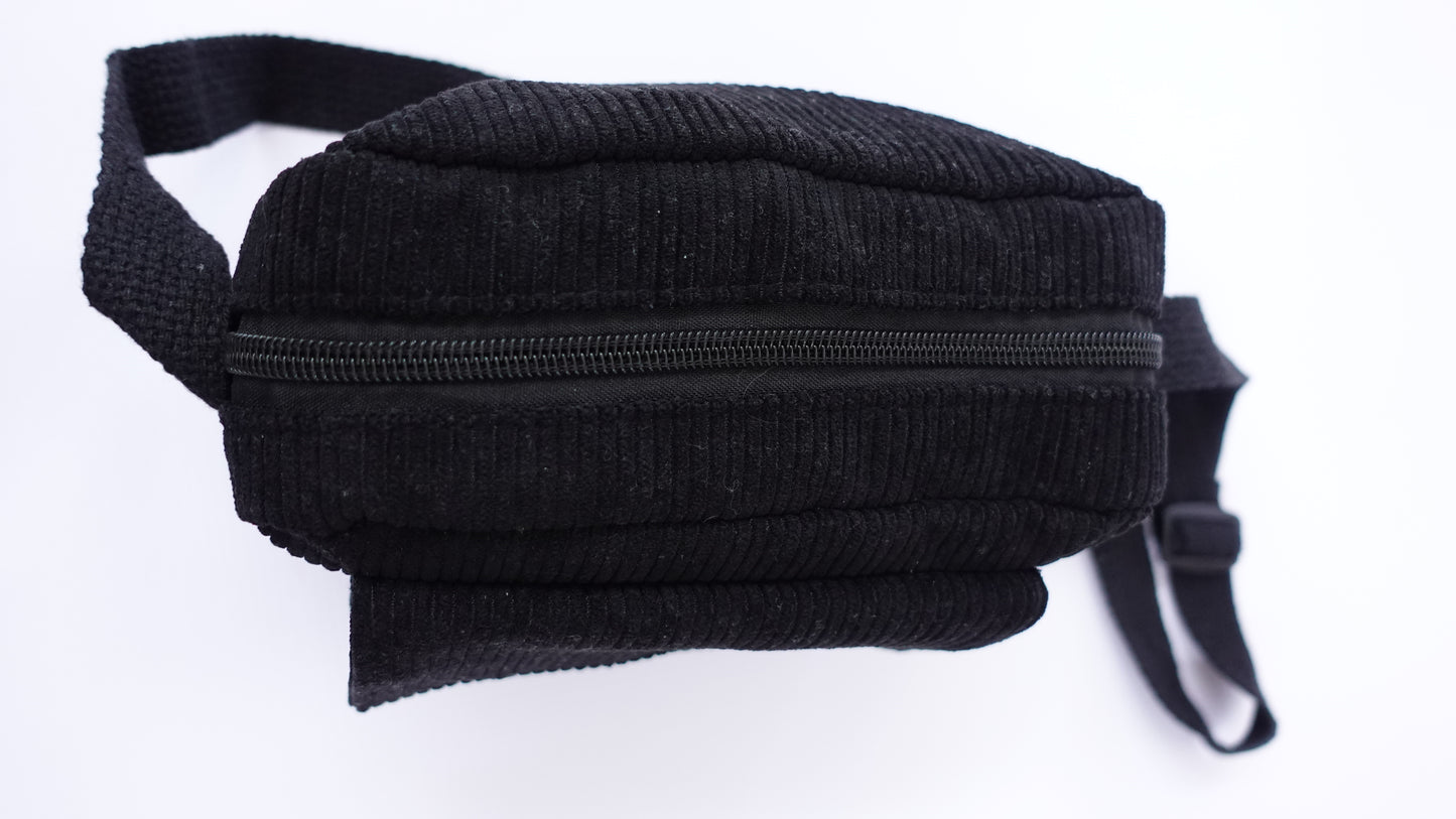 CLASSIC BLACK CORDERUOY SLINGBAG