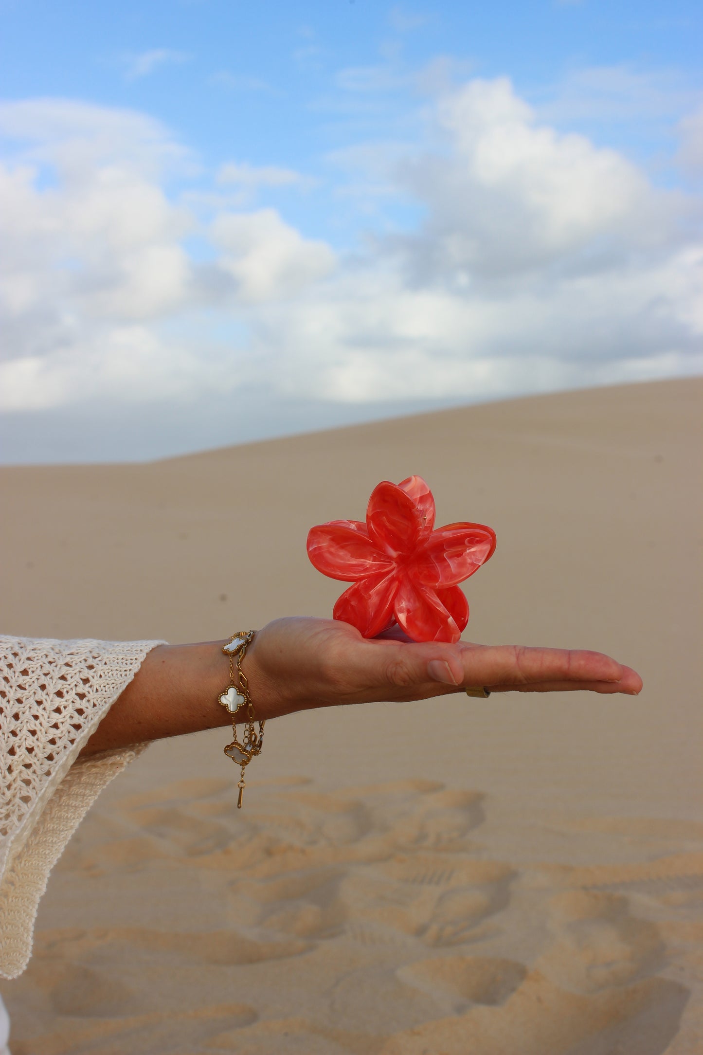 ISLAND PETAL CLAW CLIP