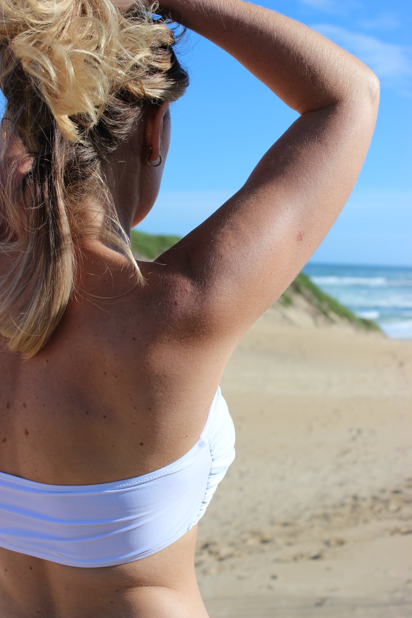 THE BREEZY BANDEAU BIKINI TOP